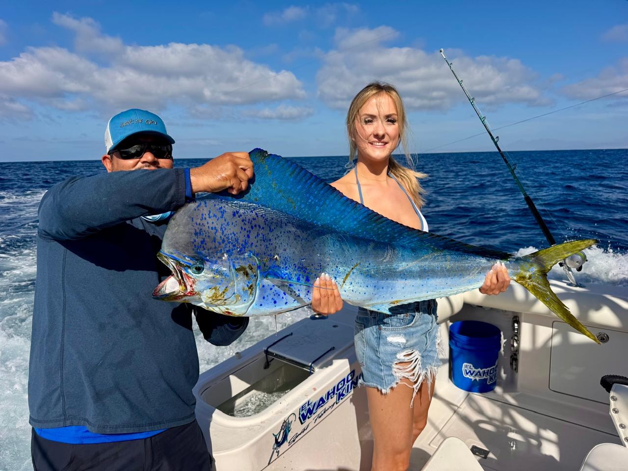 Angler and crew with large mahi-mahi on El Wahoo King